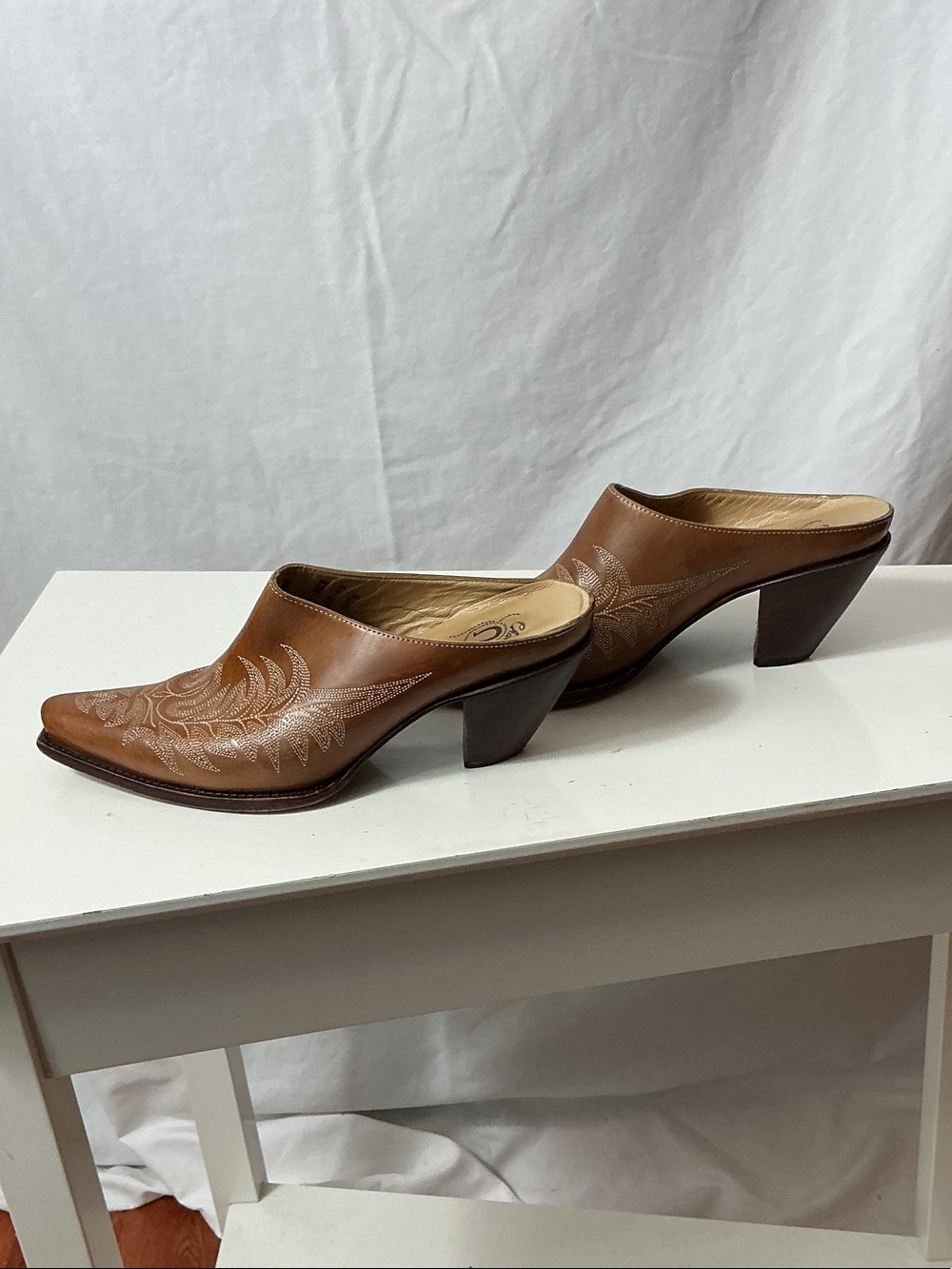 Lucchese Charlie 1 Horse Embroidered Tan Leather Snip Toe Mule - Picture 6 of 12
